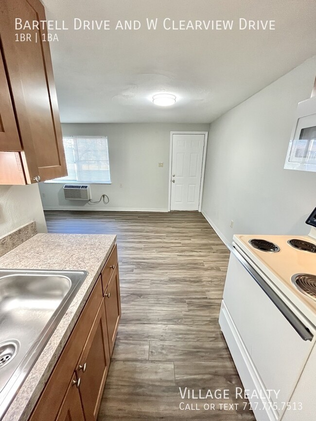 Building Photo - Newly-remodeled 1-Bed Convenient to I-83 &...