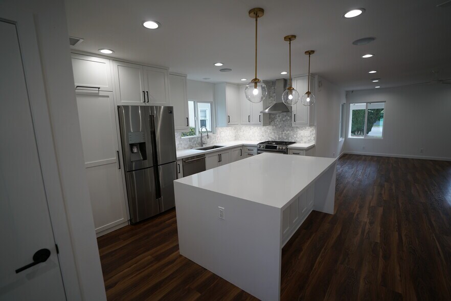 Building Photo - 4466 Sherman Oaks Cir