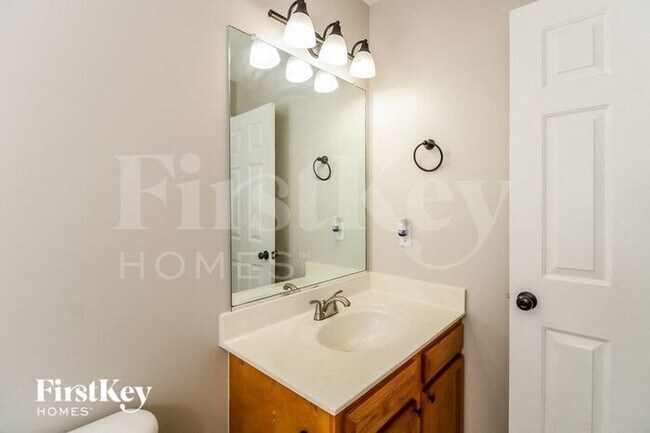 Building Photo - 6063 Parkside Circle