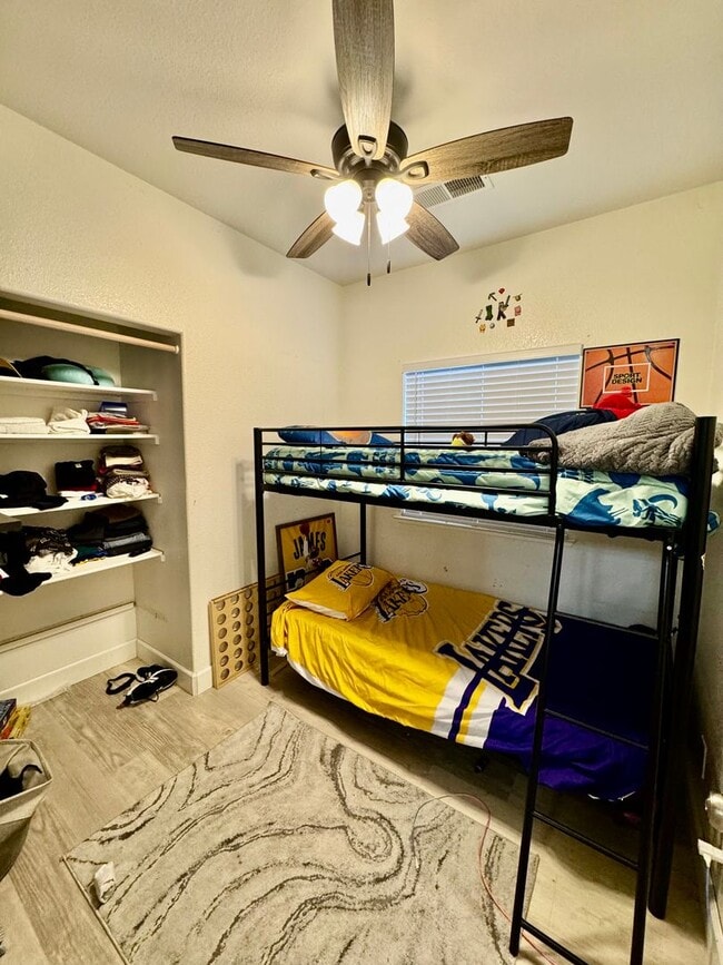 Building Photo - Beautiful Single Story 4 Bedroom 3 Bathroo...
