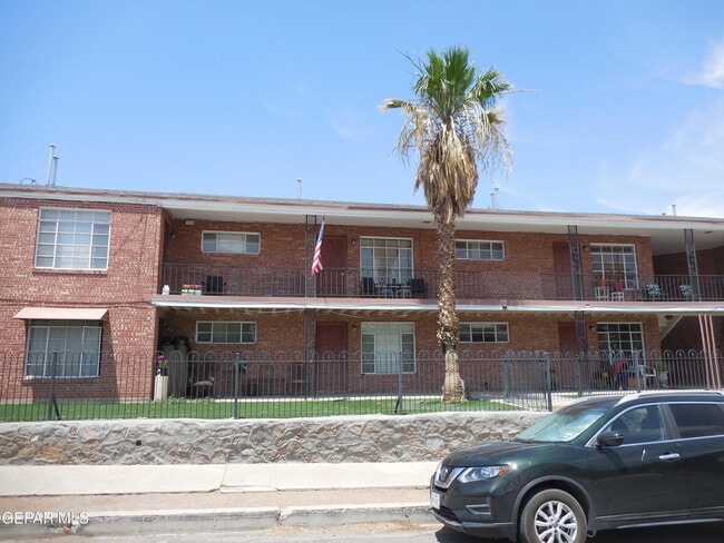Primary Photo - 701 W Yandell Dr