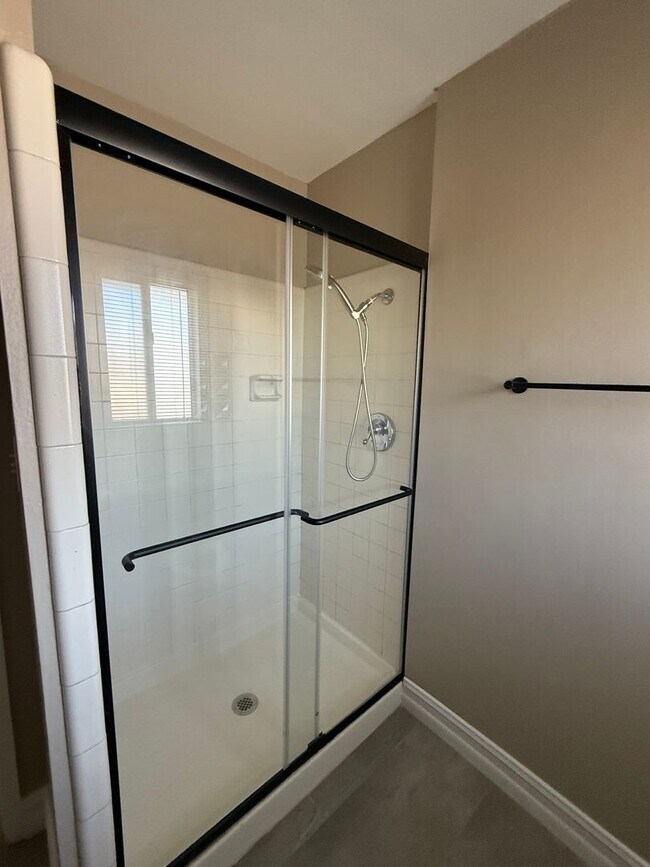 Building Photo - Victorville Green Tree Home- Refurbished 4 Bedrooms, 2 Bathrooms, New Paint,