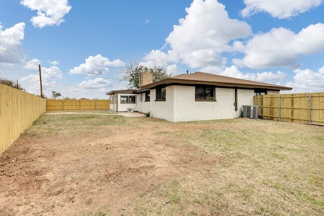 Building Photo - 3933 Wood Ct