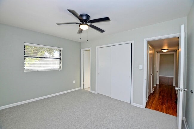 Building Photo - 4 bed 2 bath home