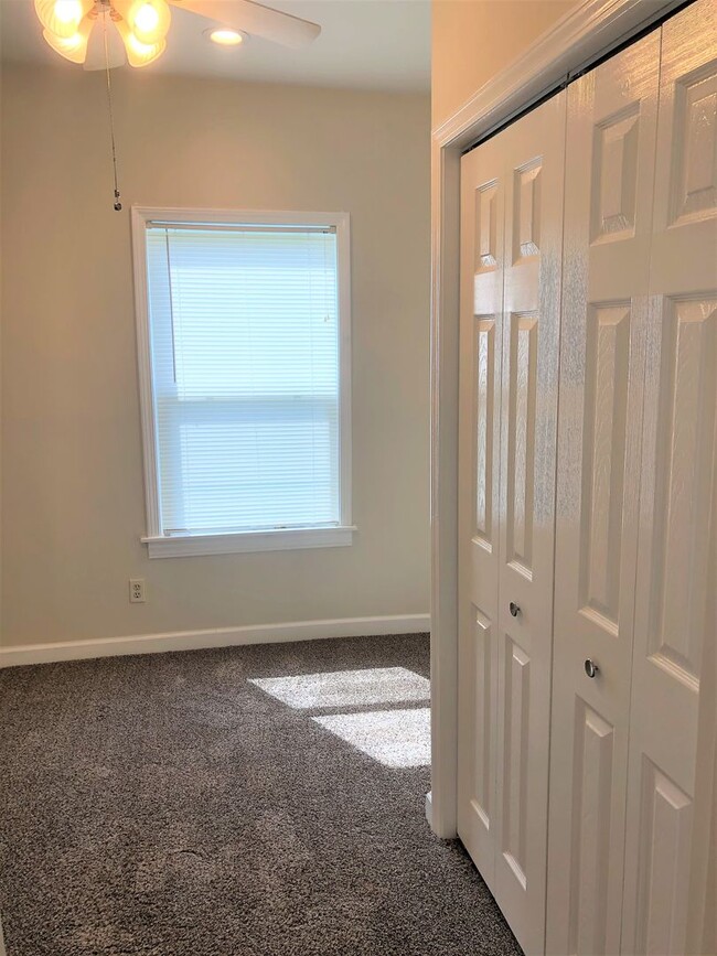 Building Photo - 2 Bed, 1 Bath House - Apply TODAY!!