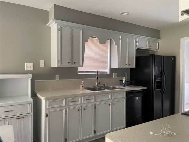 Building Photo - 16310 Autumn Wind Dr