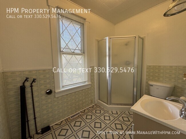 Building Photo - 1215 21st St NW