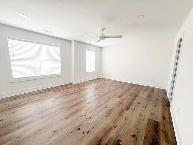 Building Photo - 3 Bedroom Home with 2 Car Garage and Resort Style Pool Access