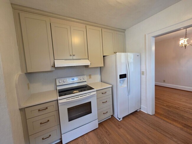 Building Photo - Charming brick ranch in Ellsworth