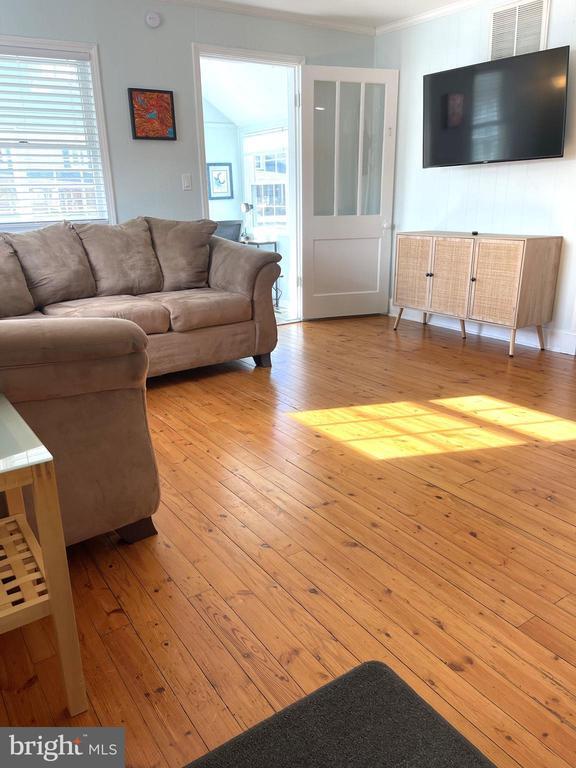 Building Photo - 221 Madison St