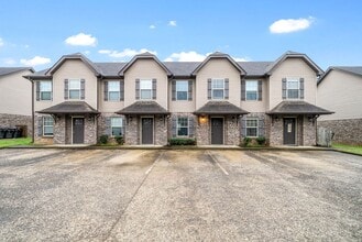 Building Photo - Pet Friendly Two Bedroom!