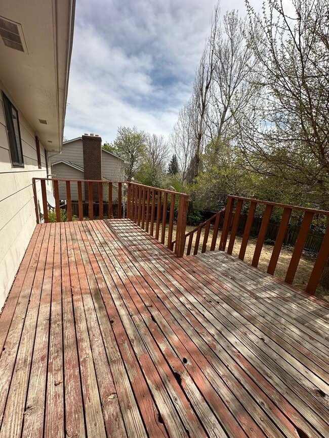 Building Photo - Lovely 4 bedroom house avail now