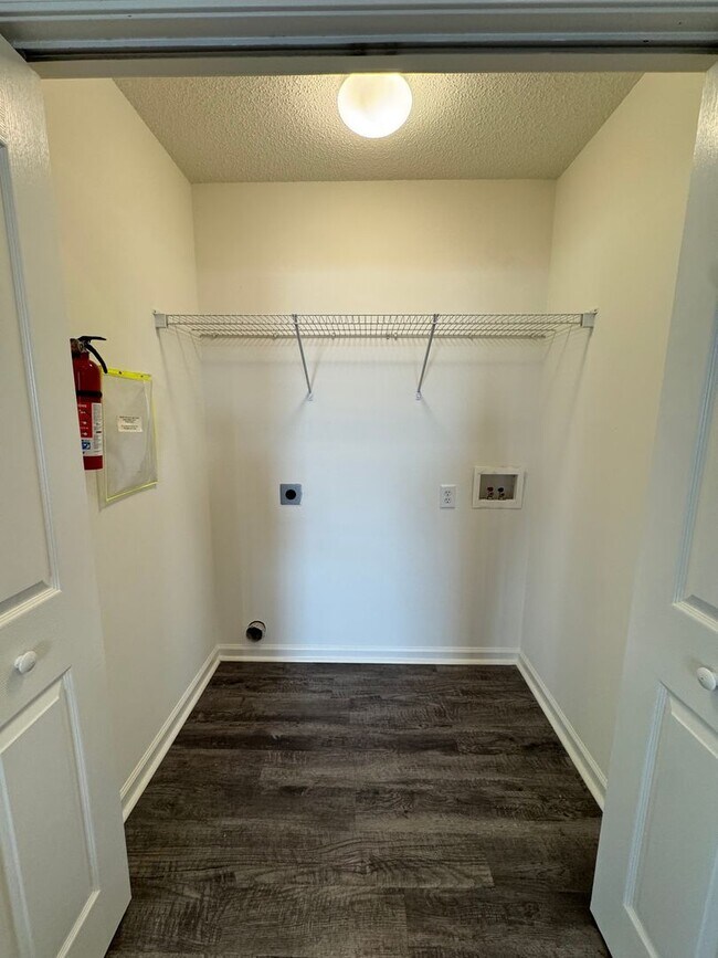 Building Photo - 132 Springwood Ln