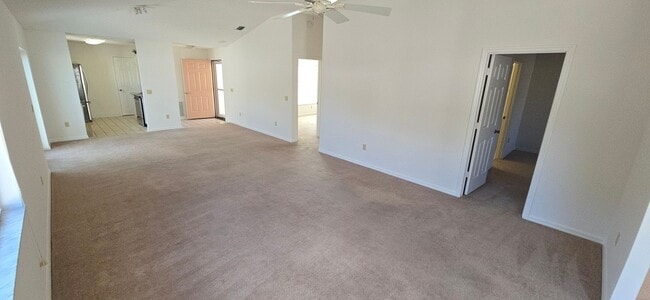 Building Photo - Prime Location – Just Minutes from Lake Su...