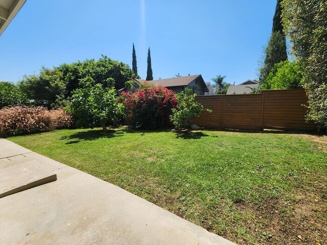Building Photo - ** Stunning Dream 3 BD / 2 BA HOME w/ Doub...