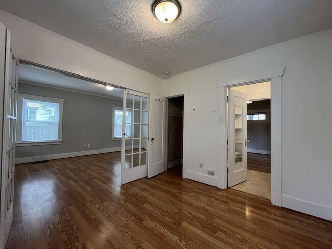 Building Photo - Bright and Open Home with Flexible Living Spaces and an Expansive Backyard