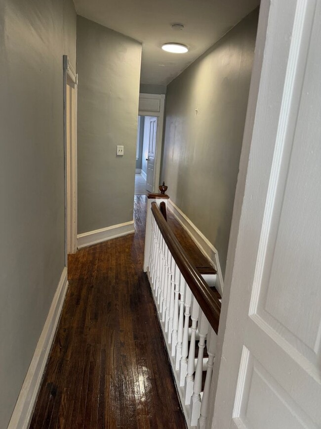 Building Photo - 317 York St