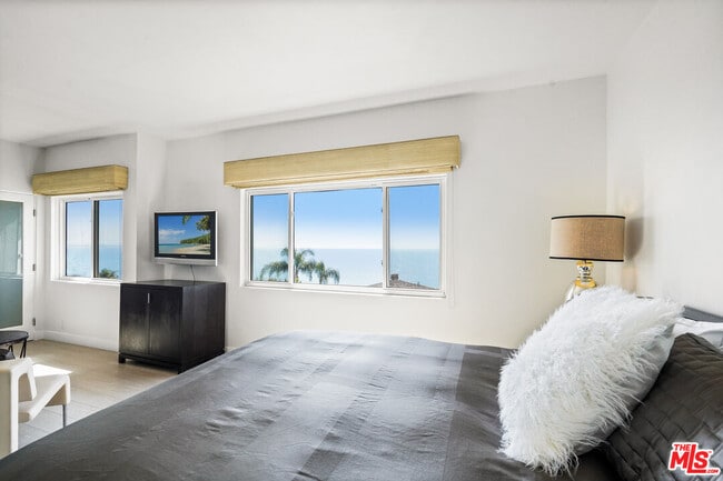 Building Photo - 18101 W Coastline Dr