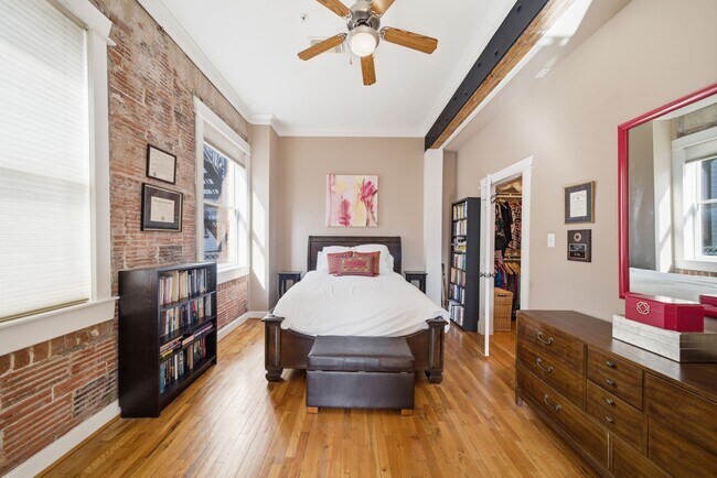 Building Photo - 215 W Norma St