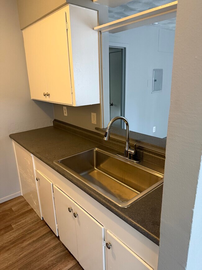 Building Photo - Pine Street Terrace