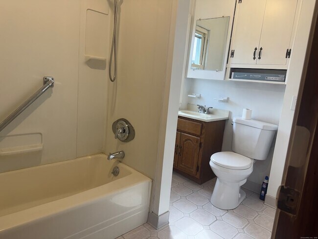 Building Photo - 69 Smith St