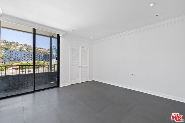 Building Photo - 1100 Alta Loma Rd