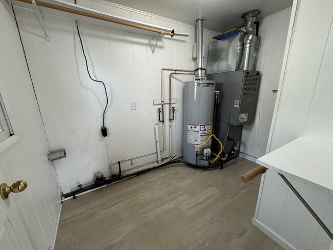 Building Photo - CHATHAM CHARM?! YES, PLEASE.