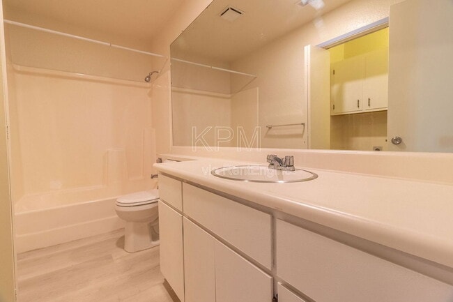 Building Photo - 6072 Carolina Cir