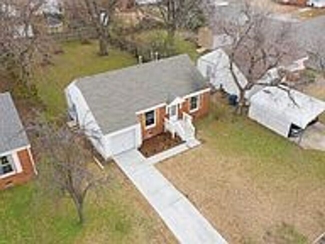 Building Photo - Updated 2 Bed 1 Bath Rental Home Tulsa