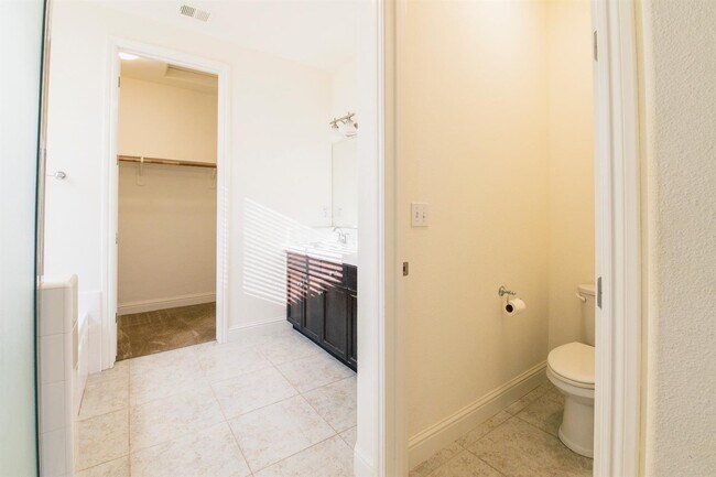 Building Photo - 3952 Serena Ave