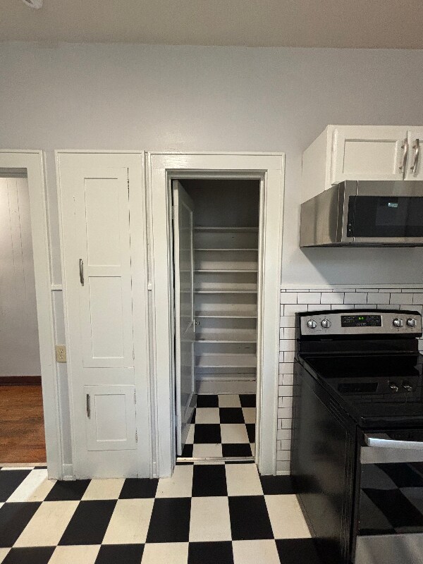 Building Photo - 800 N Mound St