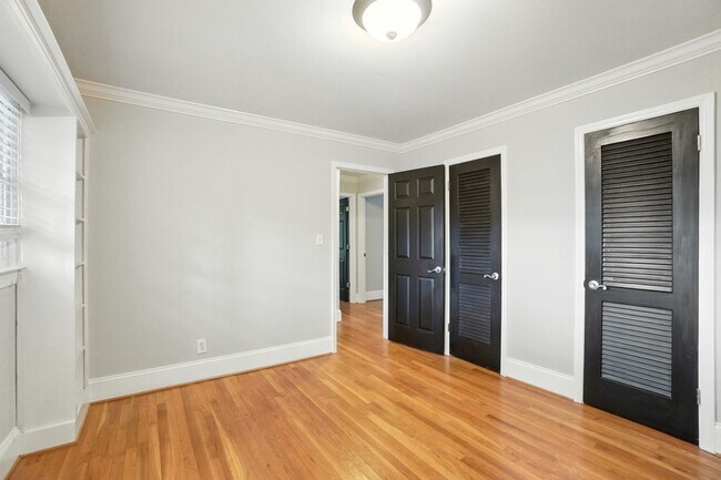 Building Photo - 332 Seneca Pl