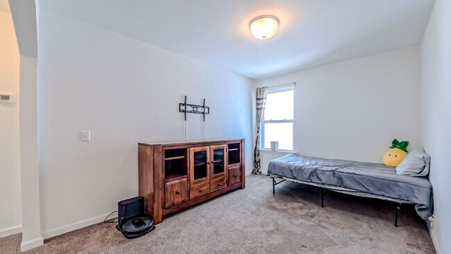Building Photo - A stylish and modern single-family home wi...