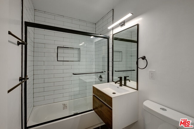 Building Photo - 4703 W St Charles Pl