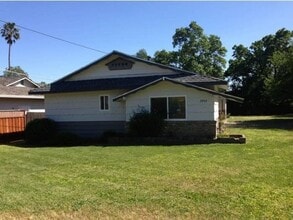 Building Photo - NICE DUPLEX IN CARMICHAEL!! $500 OFF FIRST MONTH'S RENT!!