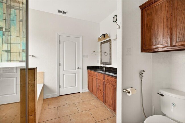 Building Photo - 6901 Anastasia Dr