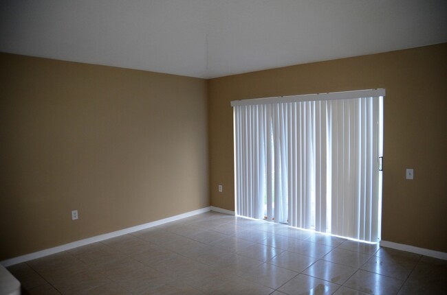 Building Photo - Nice 3/2 House w/2-Car Garage South of Dow...