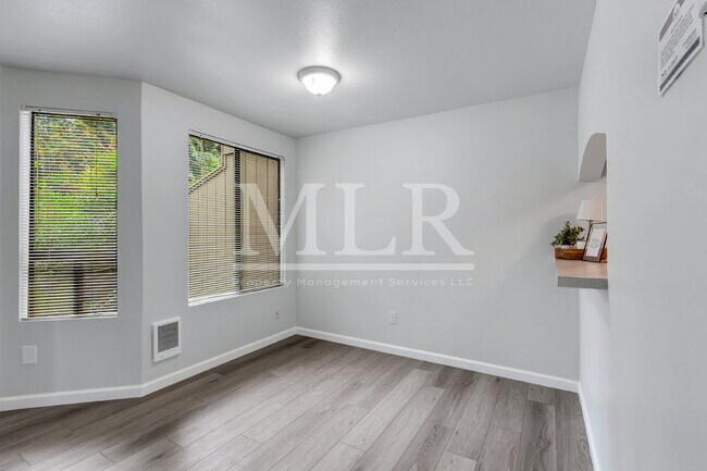 Building Photo - Modern Comfort in Tumwater – Renovated Upstairs End Unit with Move-In Specials!