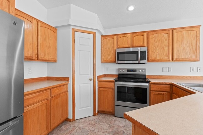 Building Photo - 4 bedroom 3 bath home with 3 car garage in Cheney