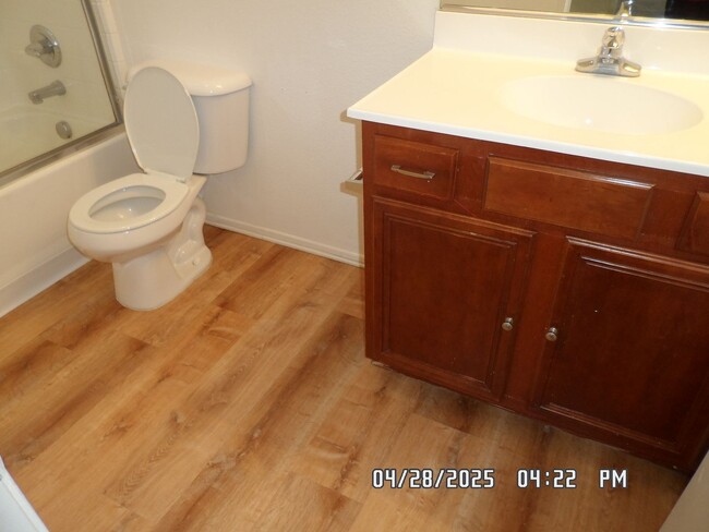 Building Photo - 3 Bedrooms, 2 1/2 Bathrooms, 2 Story, Loft...