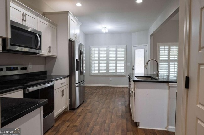 Building Photo - 214 Oakwood Dr