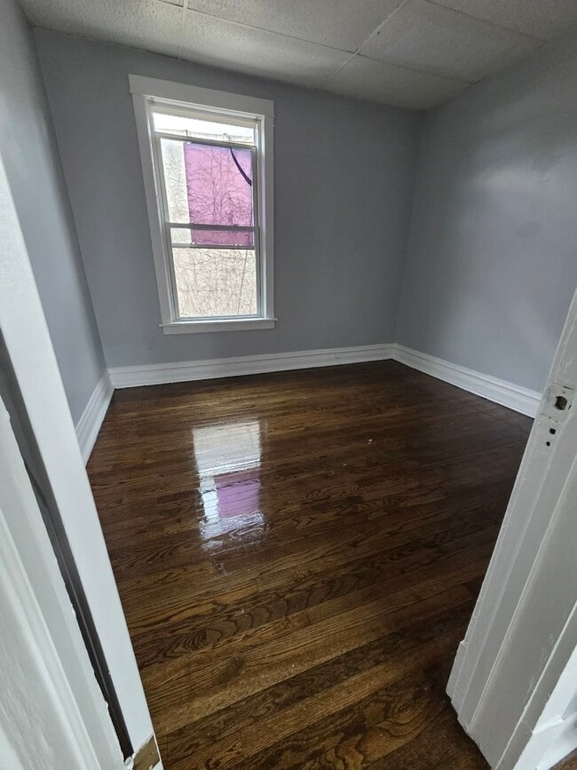 Building Photo - 2704 E 77th St