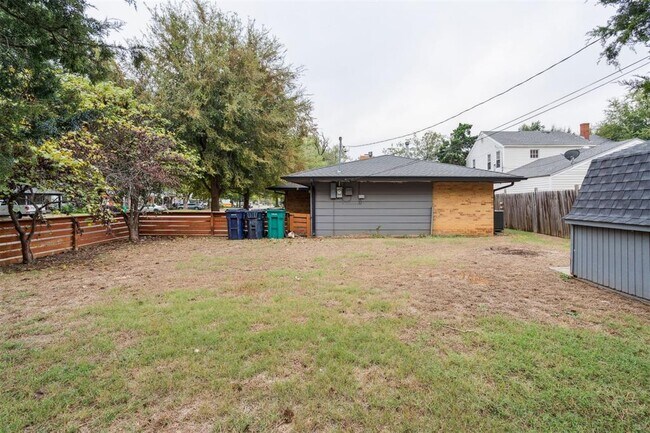 Building Photo - 4705 N Miller Ave