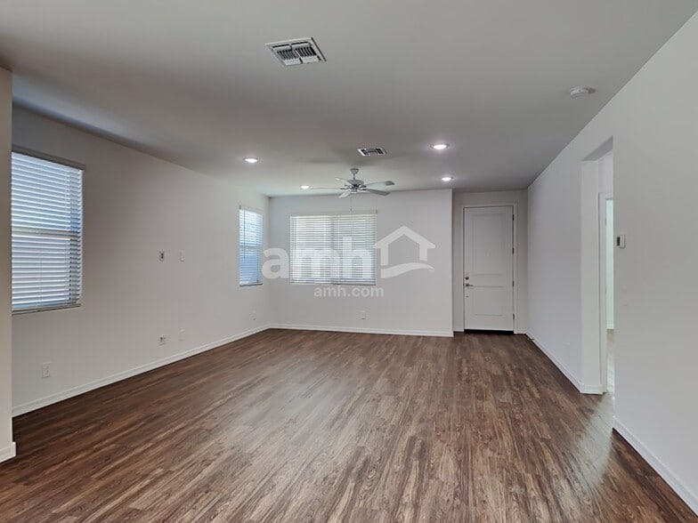 Building Photo - 15074 W Sherman St