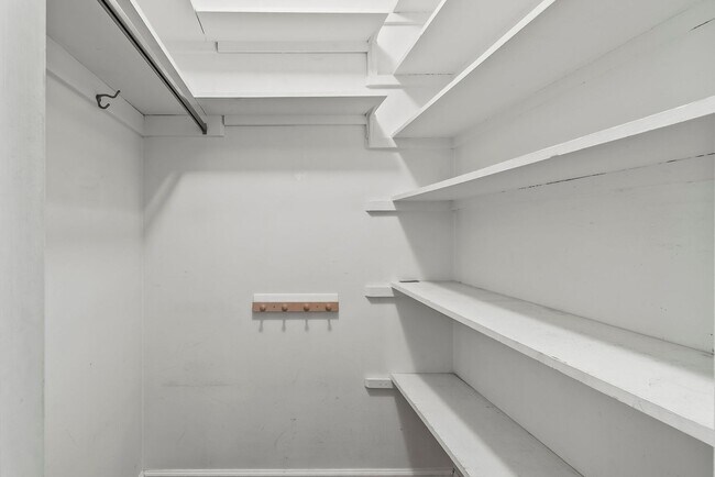 Building Photo - Updated Colonial Home in Westgage Neighbor...