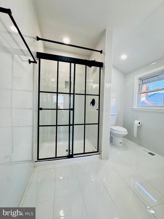 Building Photo - 552 Merchant St