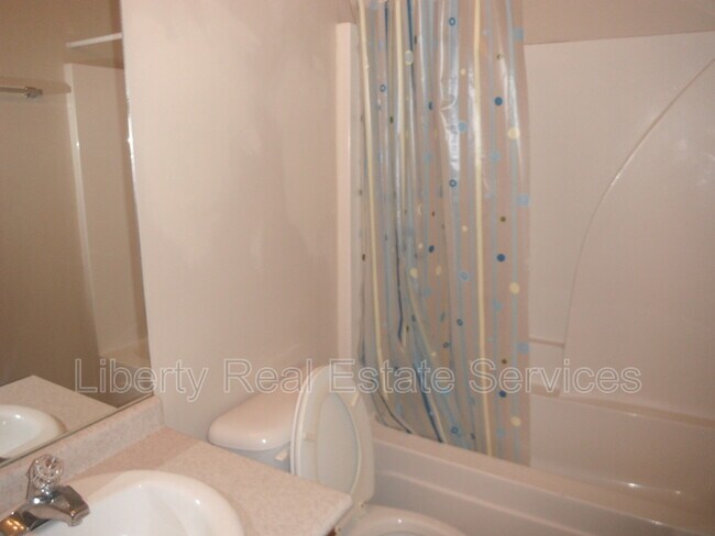 Building Photo - 306 N Main St