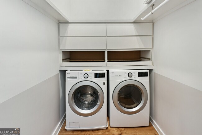 Building Photo - 208 12th St NE