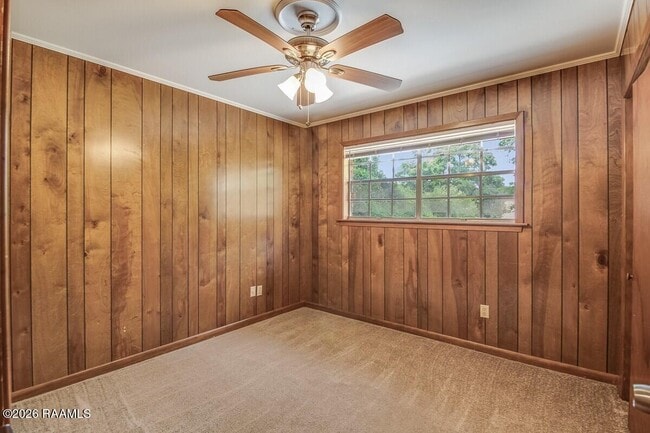 Building Photo - 242 Monteigne Dr