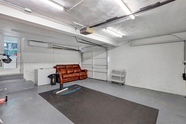 Building Photo - 2700 SW 34th Ave